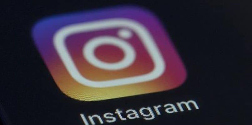 cuales son los beneficios de tener el modo oscuro en instagram
