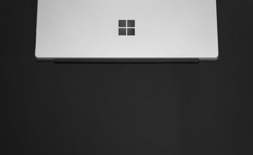 laptop windows logo