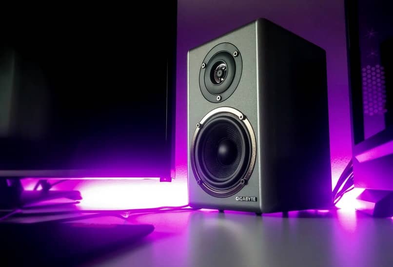 corneta de sonido luz violeta