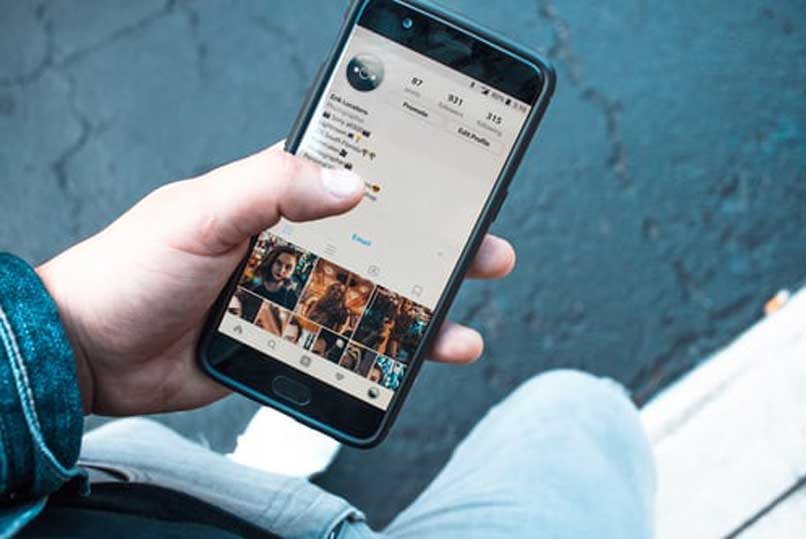 telefono mano perfil instagram