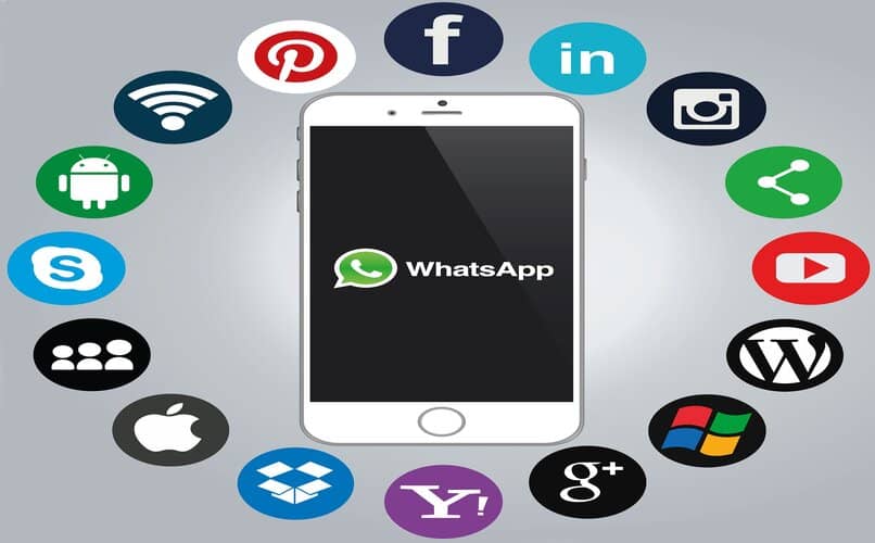 telefono con app de whatsapp iniciando